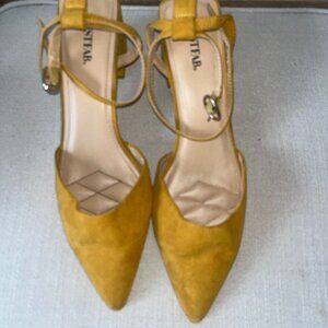 Size 10, Just Fab Yellow Heel